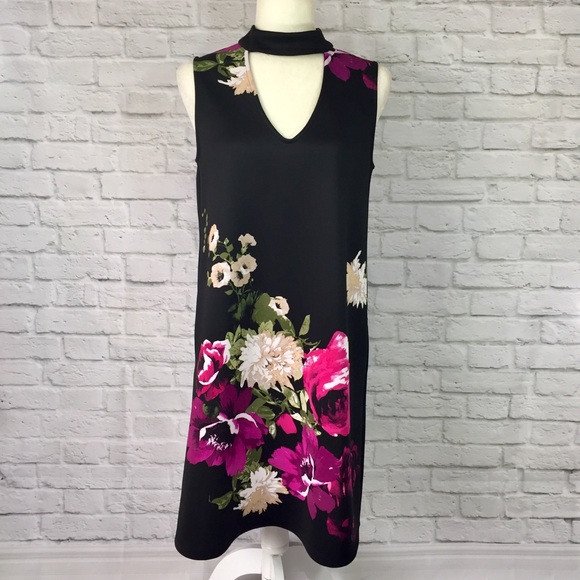 Tiana B. Dresses & Skirts - Tiana B. floral choker keyhole neck shift dress